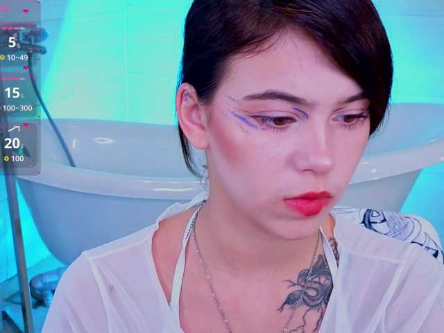 CoralineJones live cam on BongaCams