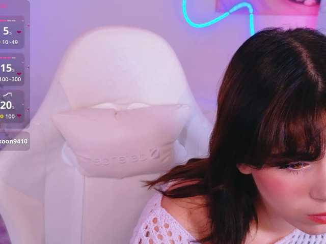 CoralineJones live cam on BongaCams