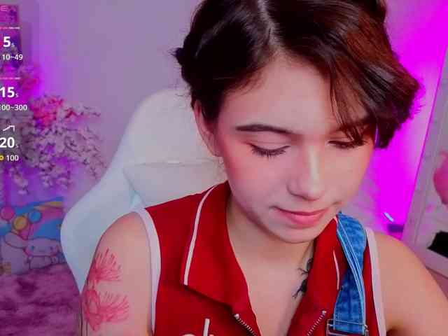 CoralineJones webcam