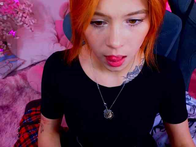 CoralineJones webcam