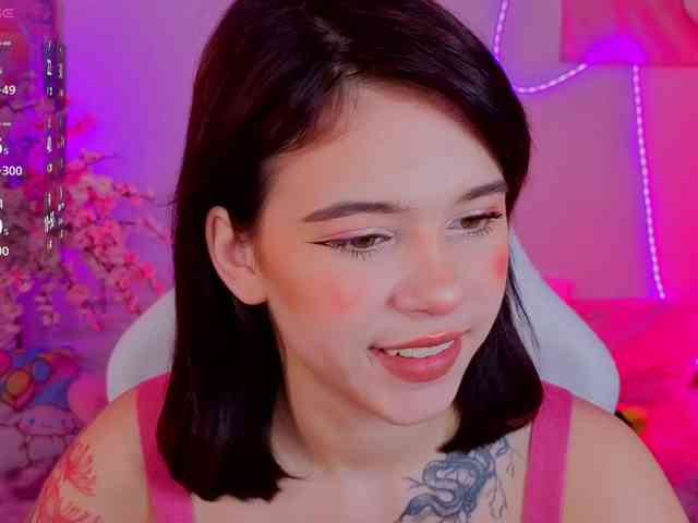 CoralineJones webcam