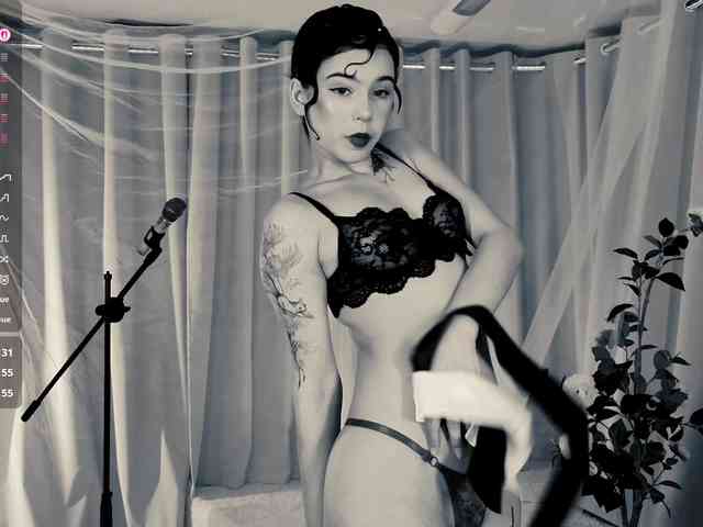 CoralineJones webcam