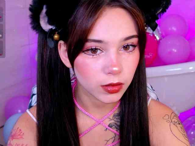 CoralineJones webcam