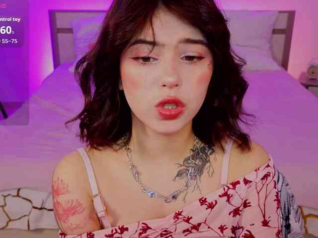 CoralineJones webcam
