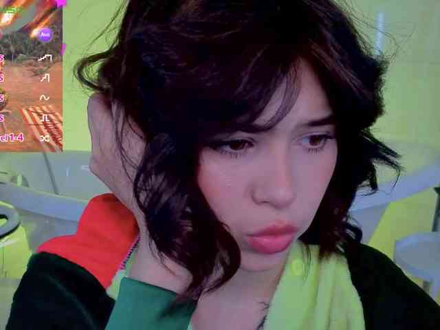 CoralineJones webcam