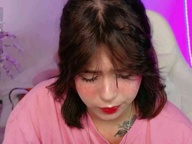 CoralineJones webcam
