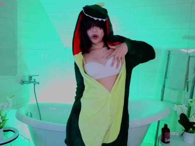 CoralineJones webcam