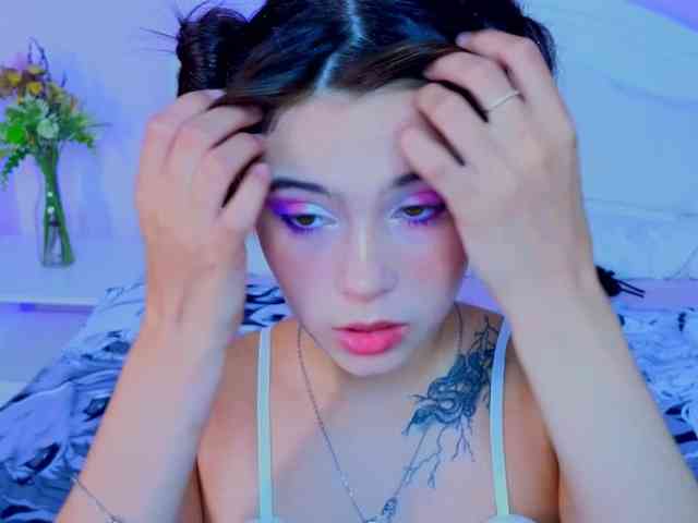 CoralineJones webcam