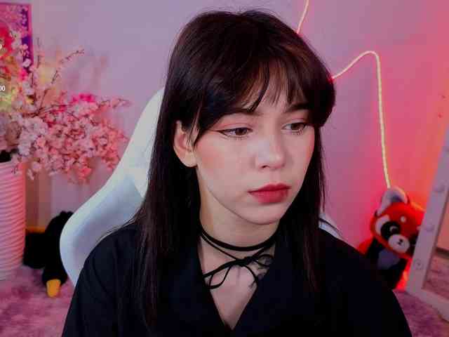CoralineJones webcam
