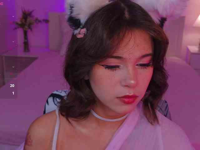 CoralineJones webcam