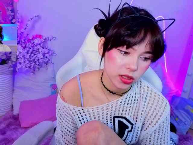 CoralineJones webcam