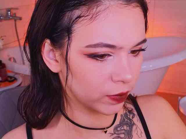 CoralineJones webcam
