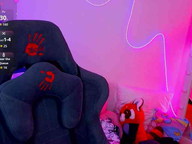 CoralineJones webcam