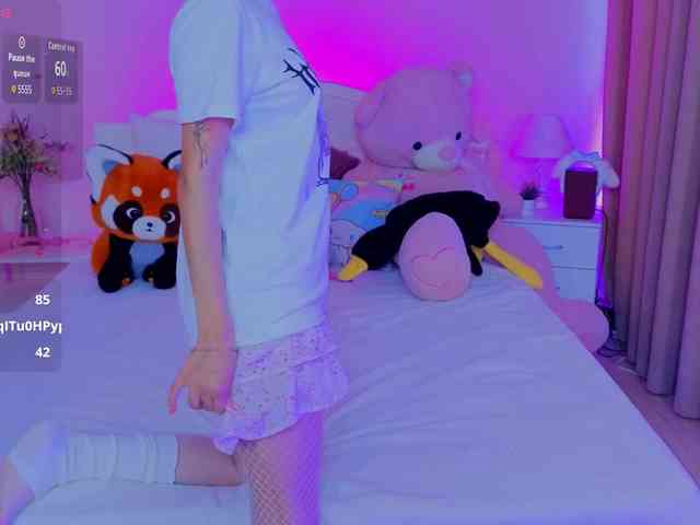 CoralineJones webcam