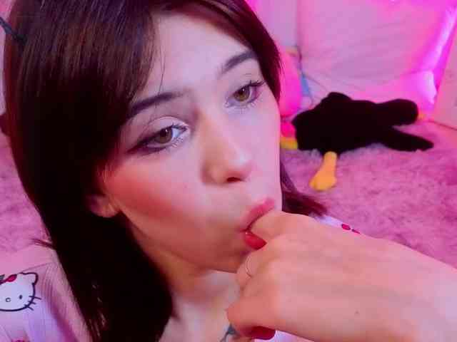 CoralineJones webcam
