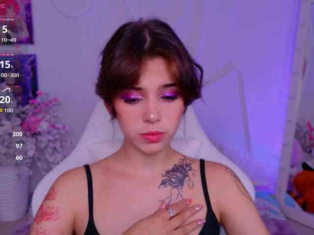 CoralineJones webcam