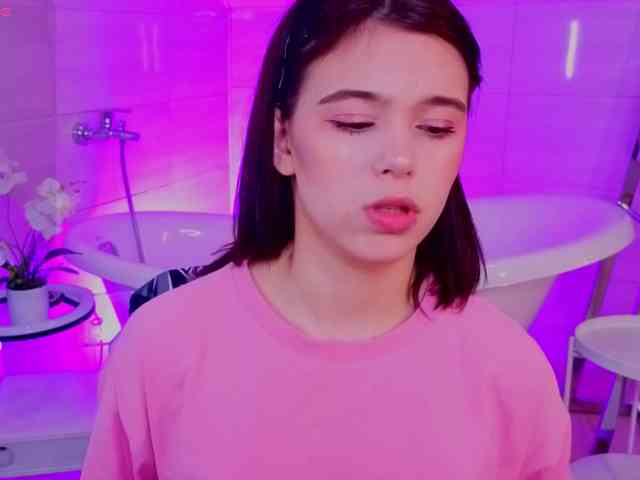 CoralineJones webcam
