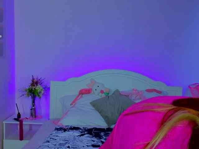 CoralineJones webcam