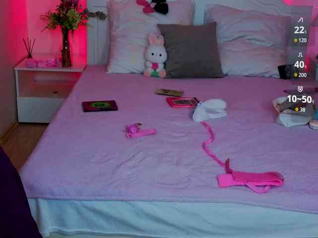 CoralineJones webcam