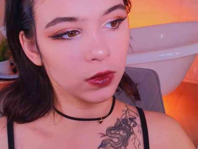 CoralineJones webcam