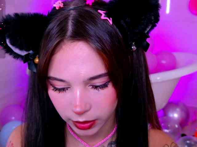 CoralineJones webcam