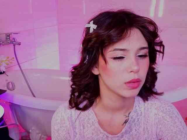CoralineJones webcam