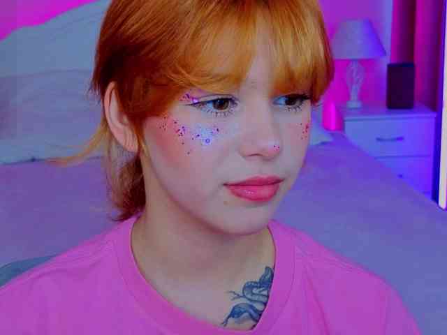 CoralineJones webcam
