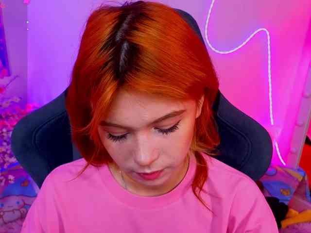 CoralineJones webcam