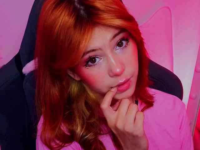 CoralineJones webcam