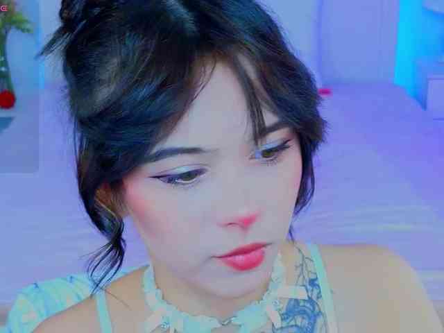 CoralineJones webcam