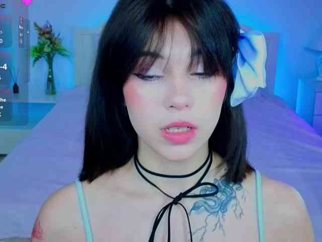 CoralineJones webcam