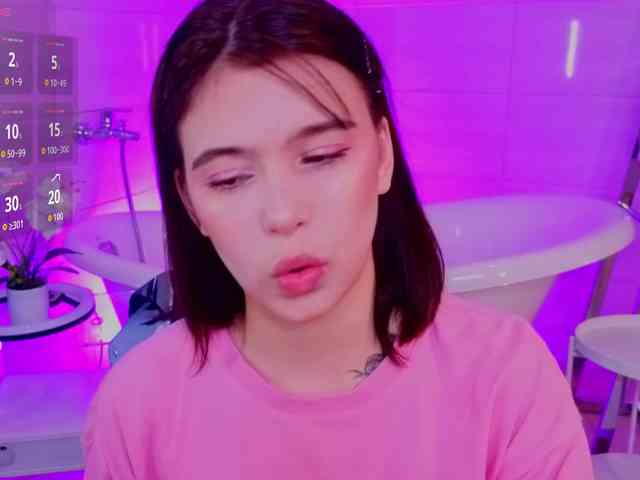 CoralineJones webcam