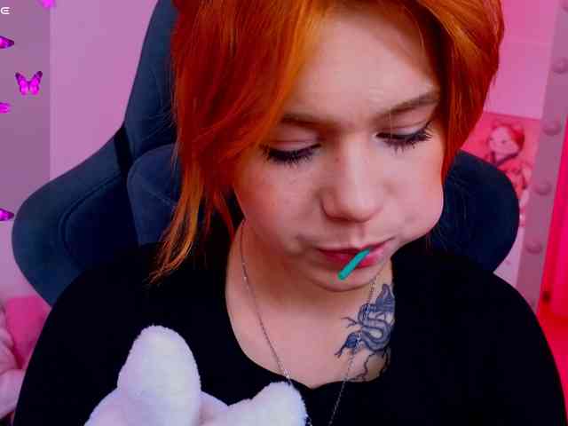 CoralineJones webcam