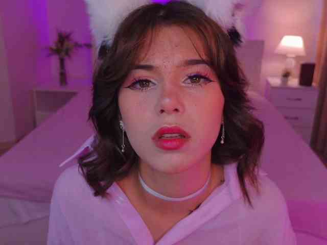 Модель: CoralineJones