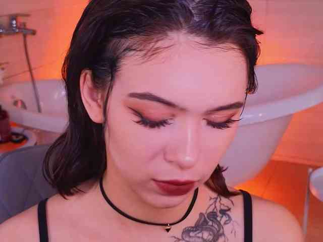 CoralineJones webcam