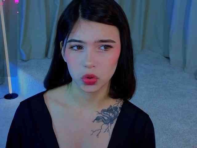 CoralineJones webcam