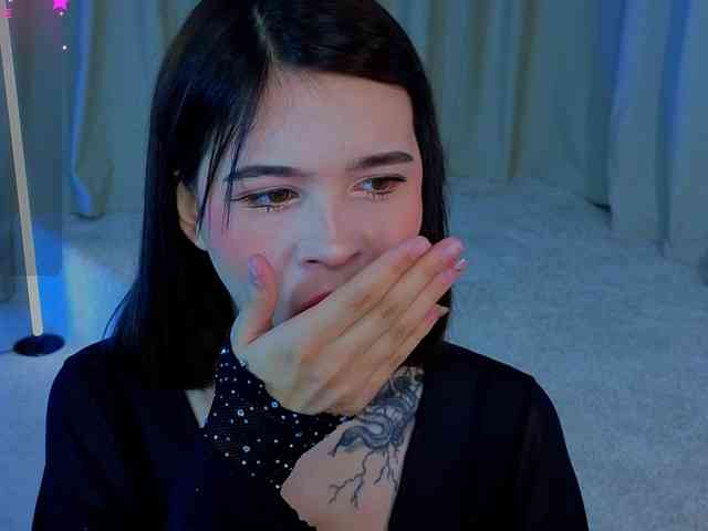 CoralineJones webcam