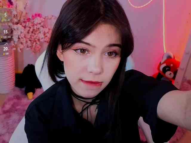 CoralineJones webcam