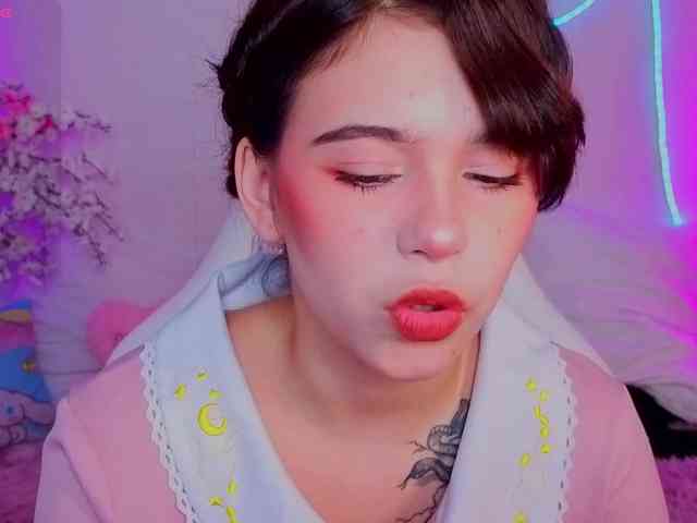 CoralineJones webcam