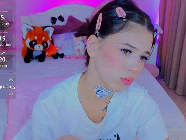 CoralineJones webcam
