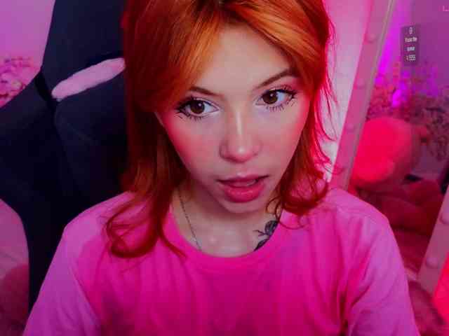 CoralineJones webcam