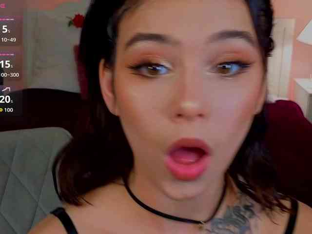 CoralineJones webcam