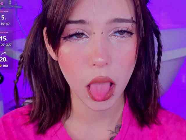 CoralineJones webcam