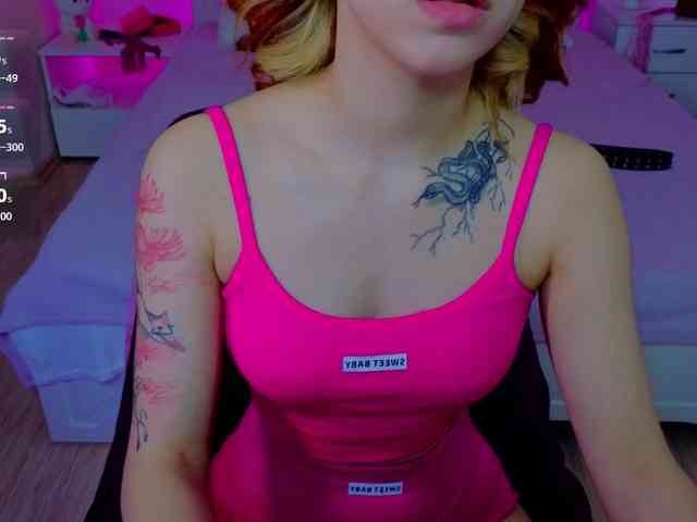 CoralineJones webcam