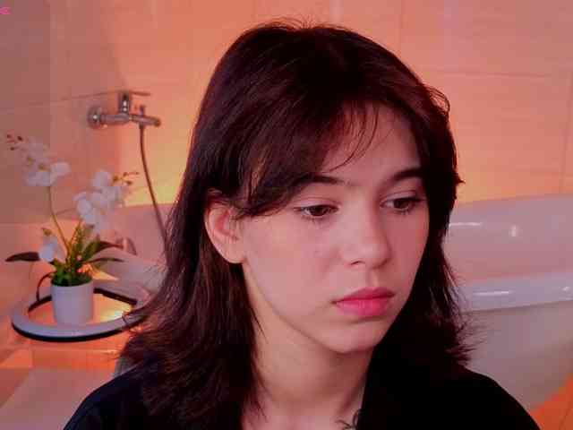 CoralineJones webcam
