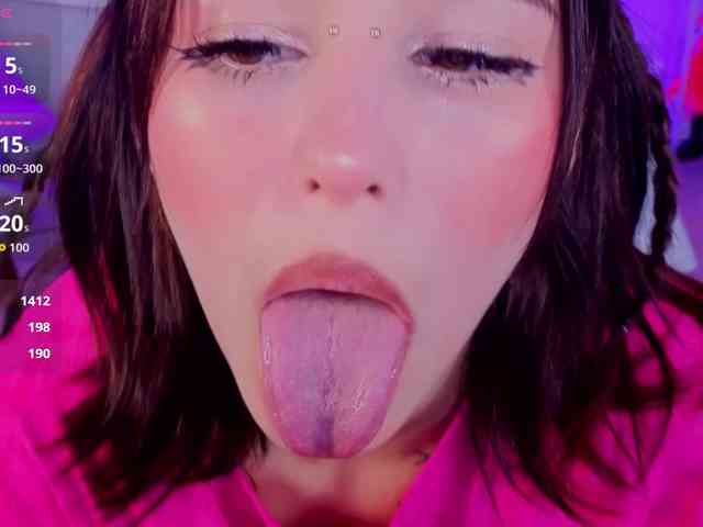 CoralineJones webcam