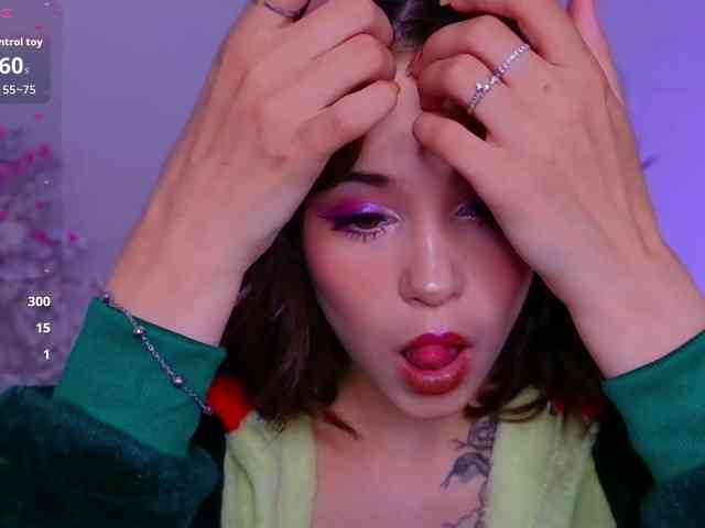 CoralineJones webcam