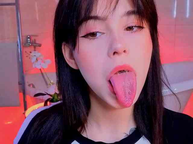 CoralineJones webcam