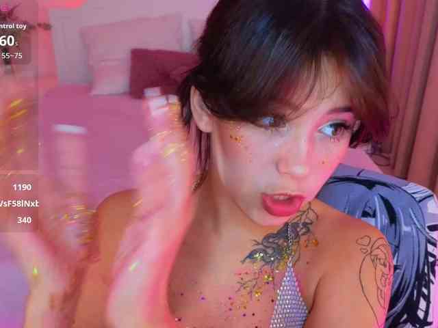 CoralineJones webcam