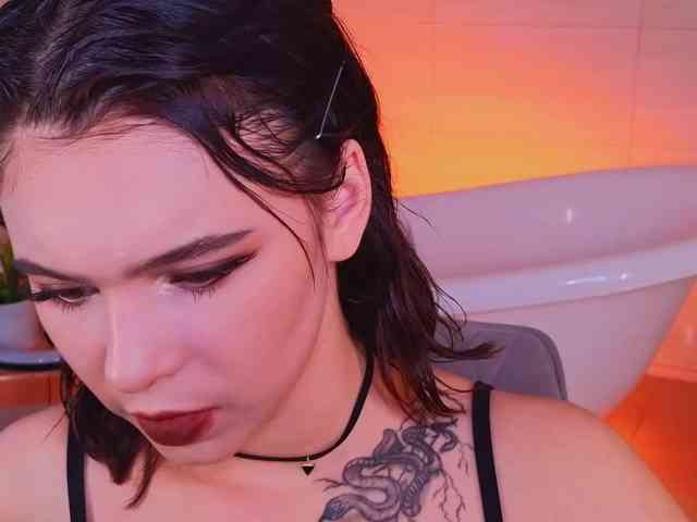 CoralineJones webcam